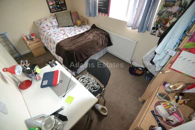  Image of 7 bedroom Terraced house to rent in Norris Road Earley Reading RG6 at Norris Road  Reading, RG6 1NJ