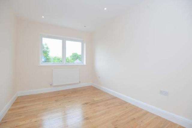 Image of 1 bedroom Flat to rent in Park Road London NW10 at Park Road  London, NW10 8TA