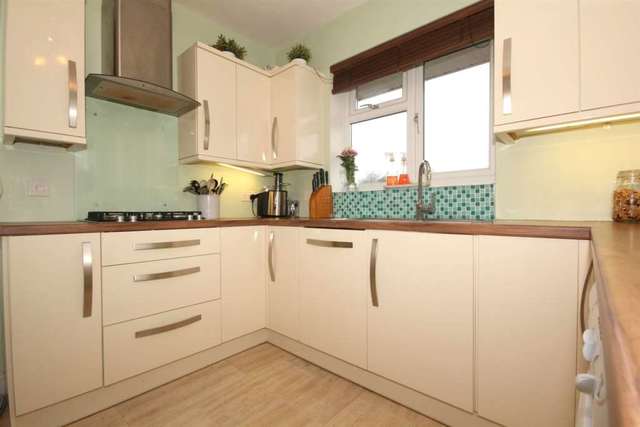  Image of 2 bedroom Maisonette for sale in Old Dean Bovingdon Hemel Hempstead HP3 at Old Dean  Hemel Hempstead, HP3 0EX