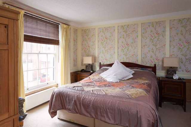  Image of 3 bedroom Town House for sale in High Street Portsmouth PO1 at Old Portsmouth  Hampshire, PO1 2HW