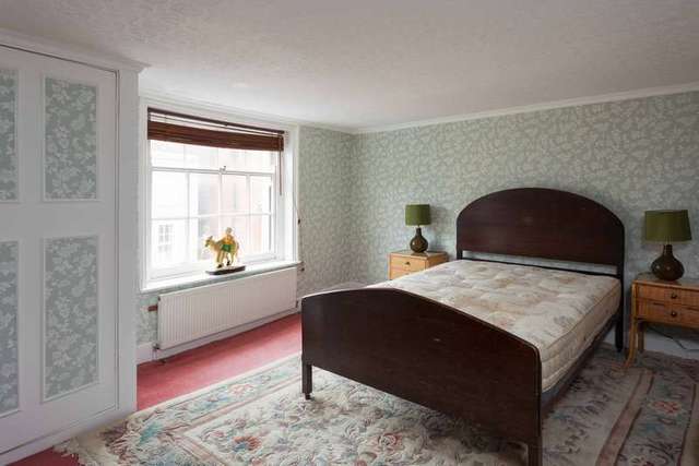  Image of 3 bedroom Town House for sale in High Street Portsmouth PO1 at Old Portsmouth  Hampshire, PO1 2HW