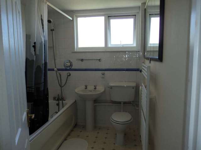  Image of 1 bedroom House Share to rent in Windsor Close Guildford GU2 at Windsor Close Onslow Village Guildford, GU2 7QU