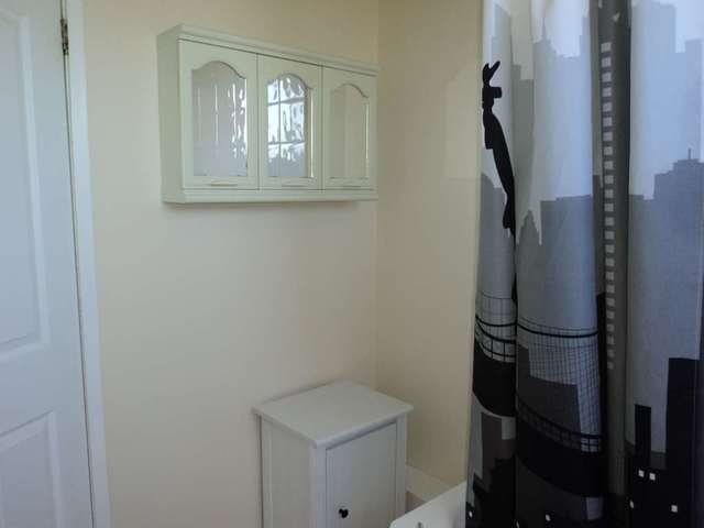  Image of 1 bedroom House Share to rent in Windsor Close Guildford GU2 at Windsor Close Onslow Village Guildford, GU2 7QU