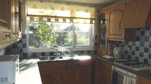  Image of 1 bedroom House Share to rent in Windsor Close Guildford GU2 at Windsor Close Onslow Village Guildford, GU2 7QU