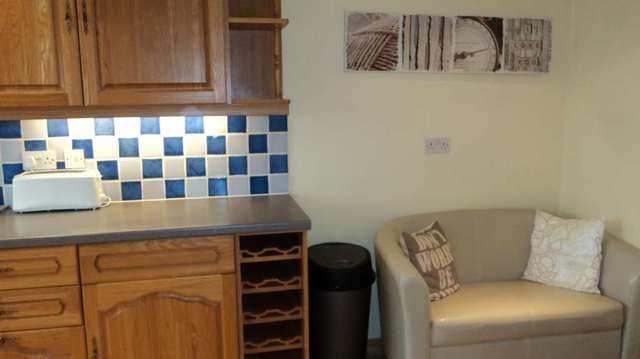  Image of 1 bedroom House Share to rent in Windsor Close Guildford GU2 at Windsor Close Onslow Village Guildford, GU2 7QU