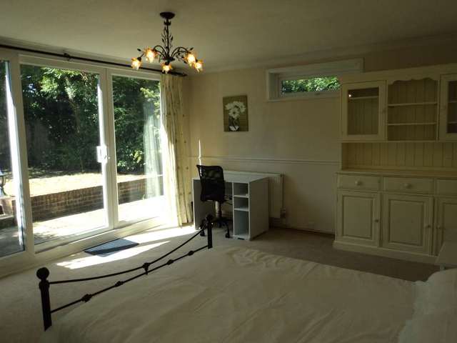  Image of 1 bedroom House Share to rent in Windsor Close Guildford GU2 at Windsor Close Onslow Village Guildford, GU2 7QU
