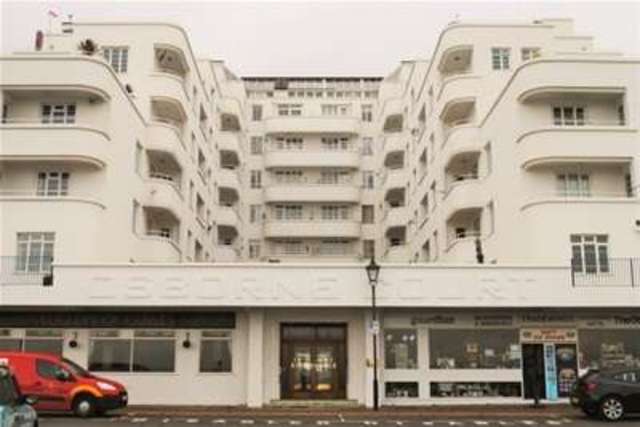  Image of 2 bedroom Flat to rent in The Parade Cowes PO31 at Cowes, PO31 7QS