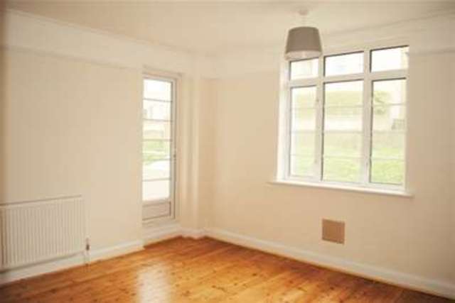  Image of 2 bedroom Flat to rent in The Parade Cowes PO31 at Cowes, PO31 7QS