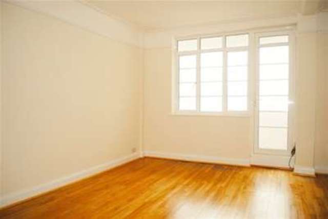  Image of 2 bedroom Flat to rent in The Parade Cowes PO31 at Cowes, PO31 7QS