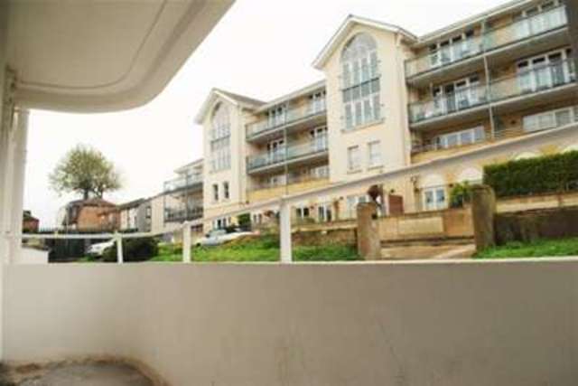 Image of 2 bedroom Flat to rent in The Parade Cowes PO31 at Cowes, PO31 7QS