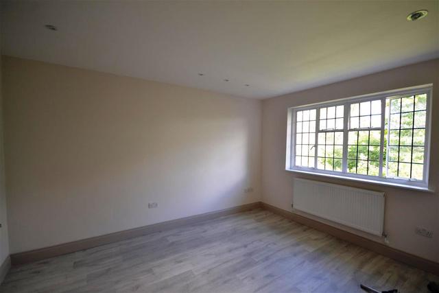  Image of 3 bedroom Property to rent in Ossulton Way London N2 at East Finchley, N2 0DS