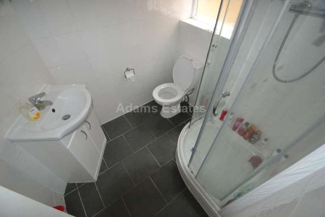  Image of 7 bedroom Terraced house to rent in Palmer Park Avenue Earley Reading RG6 at Palmer Park Avenue  Reading, RG6 1DN