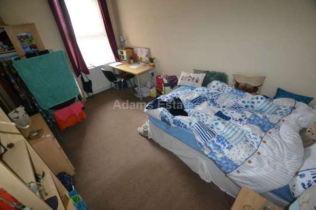  Image of 7 bedroom Terraced house to rent in Palmer Park Avenue Earley Reading RG6 at Palmer Park Avenue  Reading, RG6 1DN