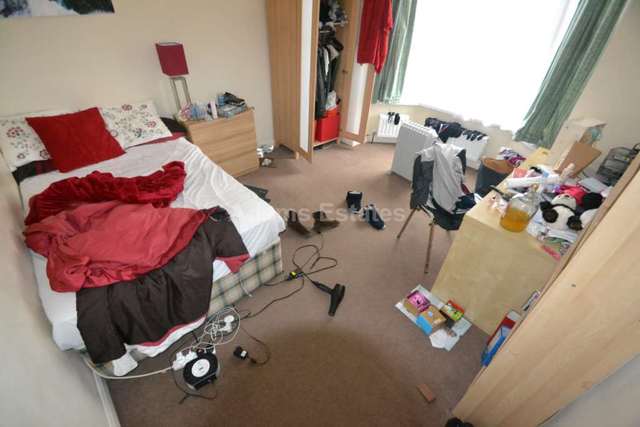  Image of 7 bedroom Terraced house to rent in Palmer Park Avenue Earley Reading RG6 at Palmer Park Avenue  Reading, RG6 1DN