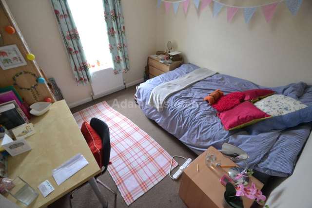  Image of 7 bedroom Terraced house to rent in Palmer Park Avenue Earley Reading RG6 at Palmer Park Avenue  Reading, RG6 1DN