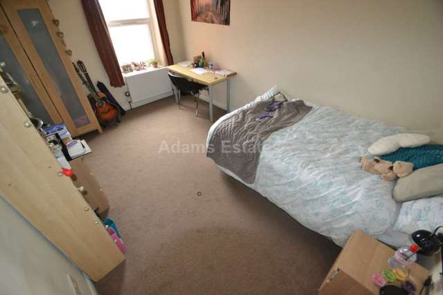  Image of 7 bedroom Terraced house to rent in Palmer Park Avenue Earley Reading RG6 at Palmer Park Avenue  Reading, RG6 1DN