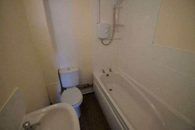  Image of 1 bedroom Flat to rent in Paragon Road Weston-super-Mare BS23 at Paragon Road  Weston-Super-Mare, BS23 2DA