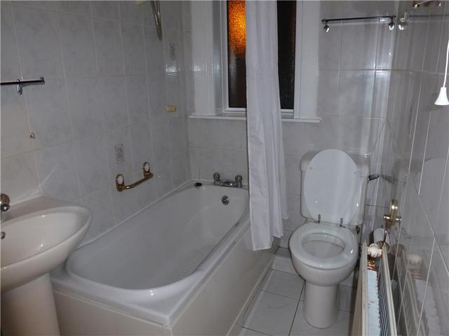  Image of 2 bedroom Flat to rent in Park Avenue Beith KA15 at Beith North Ayrshire North Ayrshire, KA15 2AL
