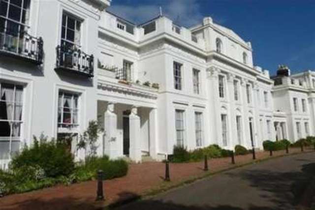  Image of 2 bedroom Flat to rent in Park Crescent Worthing BN11 at Worthing, BN11 4AH