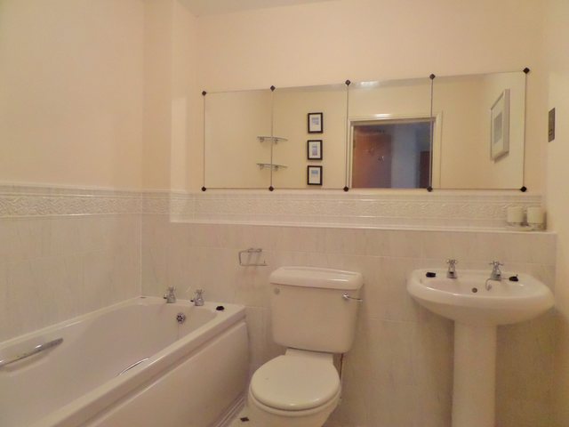  Image of 2 bedroom Flat to rent in Templeton Drive Fearnhead Warrington WA2 at Templeton Drive Fearnhead Fearnhead, WA2 0WW