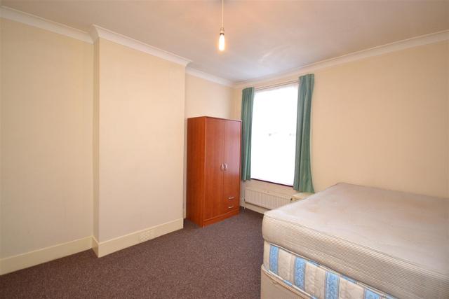  Image of 3 bedroom Property to rent in Pembroke Road London N10 at Muswell Hill, N10 2HR