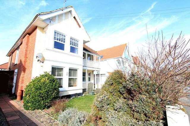  Image of 1 bedroom Property to rent in Pinecliffe Avenue Southbourne Bournemouth BH6 at Pinecliffe Avenue  Bournemouth, BH6 3PZ