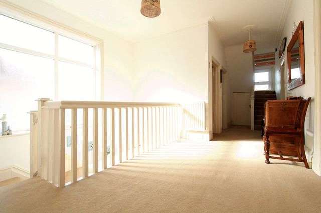  Image of 1 bedroom Property to rent in Pinecliffe Avenue Southbourne Bournemouth BH6 at Pinecliffe Avenue  Bournemouth, BH6 3PZ