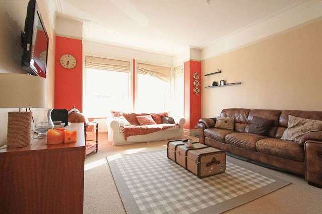  Image of 1 bedroom Property to rent in Pinecliffe Avenue Southbourne Bournemouth BH6 at Pinecliffe Avenue  Bournemouth, BH6 3PZ