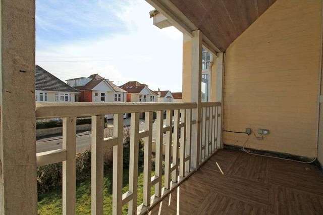  Image of 1 bedroom Property to rent in Pinecliffe Avenue Southbourne Bournemouth BH6 at Pinecliffe Avenue  Bournemouth, BH6 3PZ