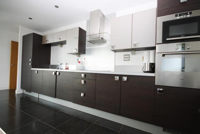  Image of 2 bedroom Apartment for sale in Blackwall Way London E14 at Canary Wharf, E14 9GN