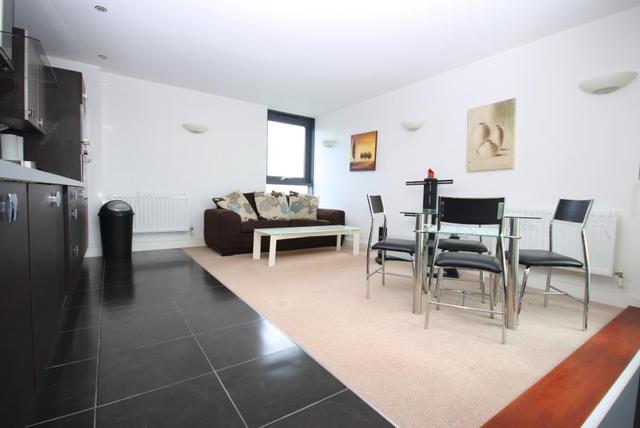  Image of 2 bedroom Apartment for sale in Blackwall Way London E14 at Canary Wharf, E14 9GN