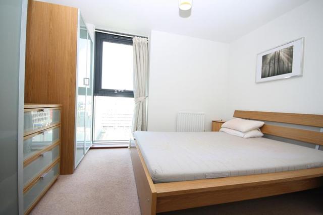  Image of 2 bedroom Apartment for sale in Blackwall Way London E14 at Canary Wharf, E14 9GN