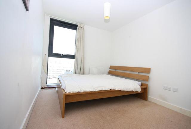  Image of 2 bedroom Apartment for sale in Blackwall Way London E14 at Canary Wharf, E14 9GN
