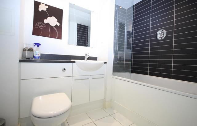  Image of 2 bedroom Apartment for sale in Blackwall Way London E14 at Canary Wharf, E14 9GN