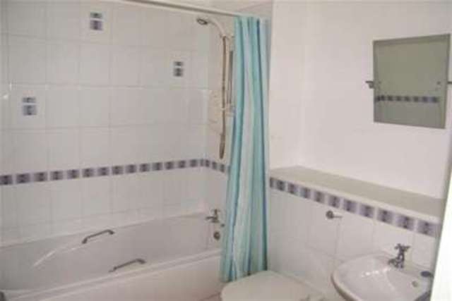 Image of 2 bedroom Flat to rent in Queen Elizabeth Gardens Glasgow G5 at Glasgow, G5 0UE