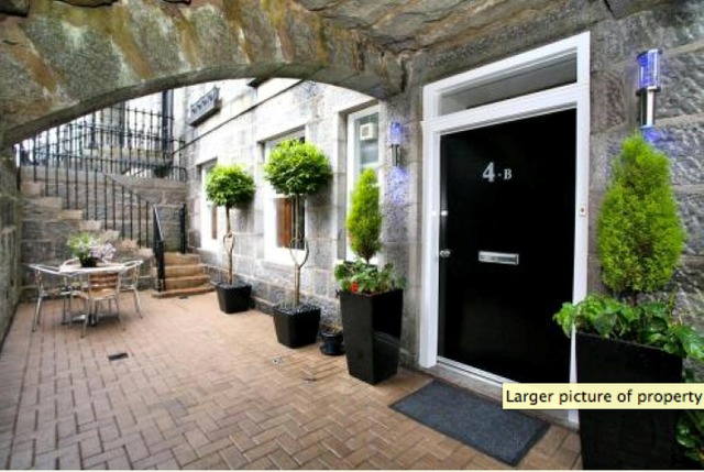  Image of 3 bedroom Flat to rent in Queens Gardens Aberdeen AB15 at City Centre Aberdeen Aberdeen, AB15 4YD