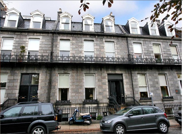  Image of 3 bedroom Flat to rent in Queens Gardens Aberdeen AB15 at City Centre Aberdeen Aberdeen, AB15 4YD