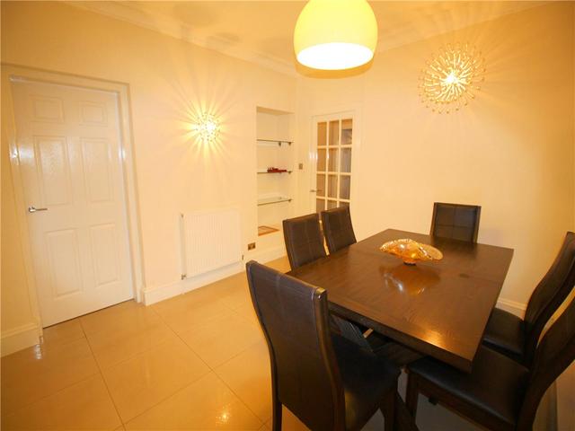  Image of 3 bedroom Flat to rent in Queens Gardens Aberdeen AB15 at City Centre Aberdeen Aberdeen, AB15 4YD