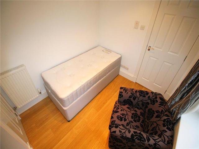  Image of 3 bedroom Flat to rent in Queens Gardens Aberdeen AB15 at City Centre Aberdeen Aberdeen, AB15 4YD