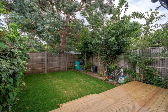  Image of House Share to rent in Clarendon Road Colliers Wood London SW19 at Clarendon Road  Colliers Wood, SW19 2DU