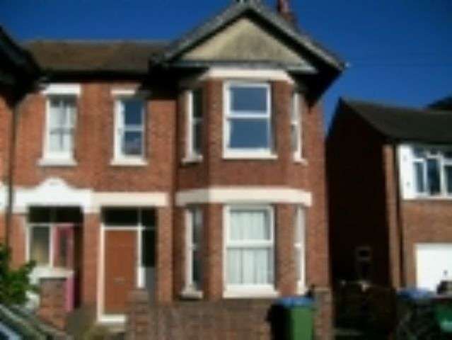  Image of 6 bedroom Terraced house to rent in Richmond Gardens Southampton SO17 at Richmond Gardens Highfield Southampton, SO17 1RY