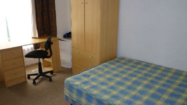  Image of 4 bedroom House Share to rent in Rookery Road Selly Oak Birmingham B29 at Selly Oak West Midlands Selly Oak, B29 7DQ