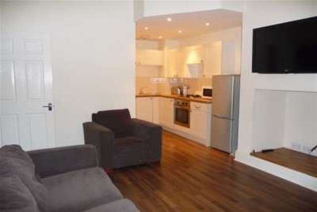  Image of 3 bedroom Flat to rent in Rothbury Terrace Heaton Newcastle upon Tyne NE6 at Newcastle upon Tyne, NE6 5DB