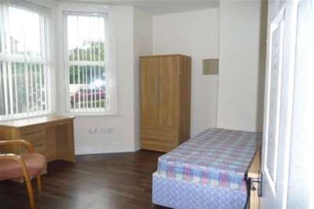  Image of 3 bedroom Flat to rent in Rothbury Terrace Heaton Newcastle upon Tyne NE6 at Newcastle upon Tyne, NE6 5DB