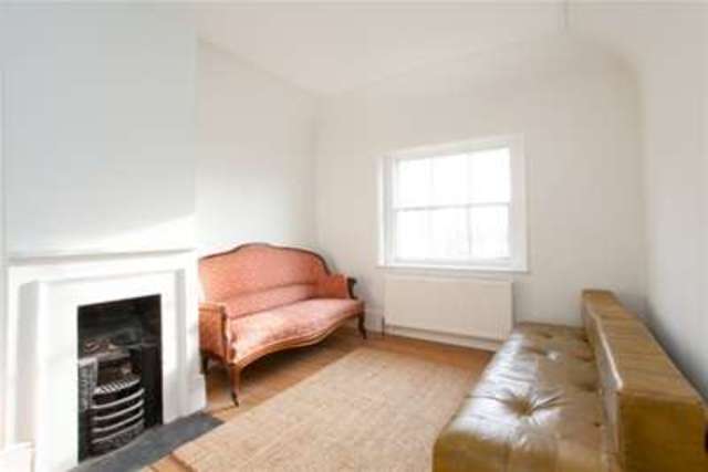 Image of 3 bedroom Flat to rent in The Parade Margate CT9 at Margate, CT9 1EZ