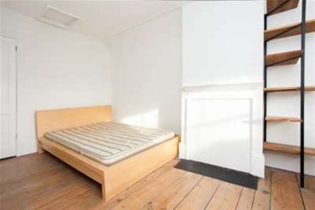  Image of 3 bedroom Flat to rent in The Parade Margate CT9 at Margate, CT9 1EZ