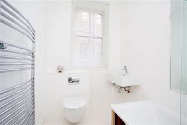  Image of 3 bedroom Flat to rent in The Parade Margate CT9 at Margate, CT9 1EZ