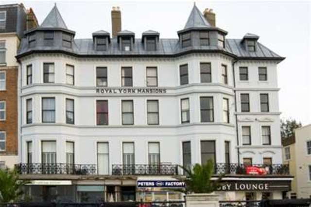  Image of 3 bedroom Flat to rent in The Parade Margate CT9 at Margate, CT9 1EZ