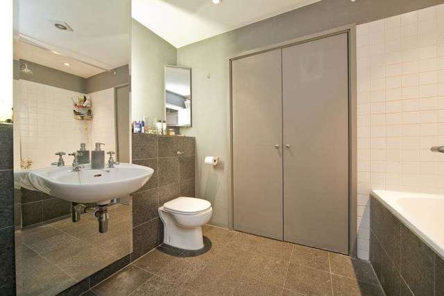  Image of 2 bedroom Flat to rent in Saffron Hill London EC1N at Clerkenwell London Farringdon, EC1N 8QX