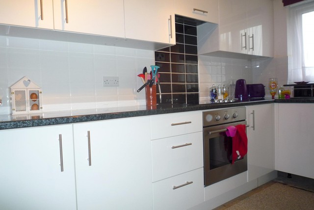  Image of 2 bedroom Flat to rent in Sheddingdean Neighbourhood Centre Maple Drive Burgess Hill RH15 at Maple Drive  Burgess Hill, RH15 8UA